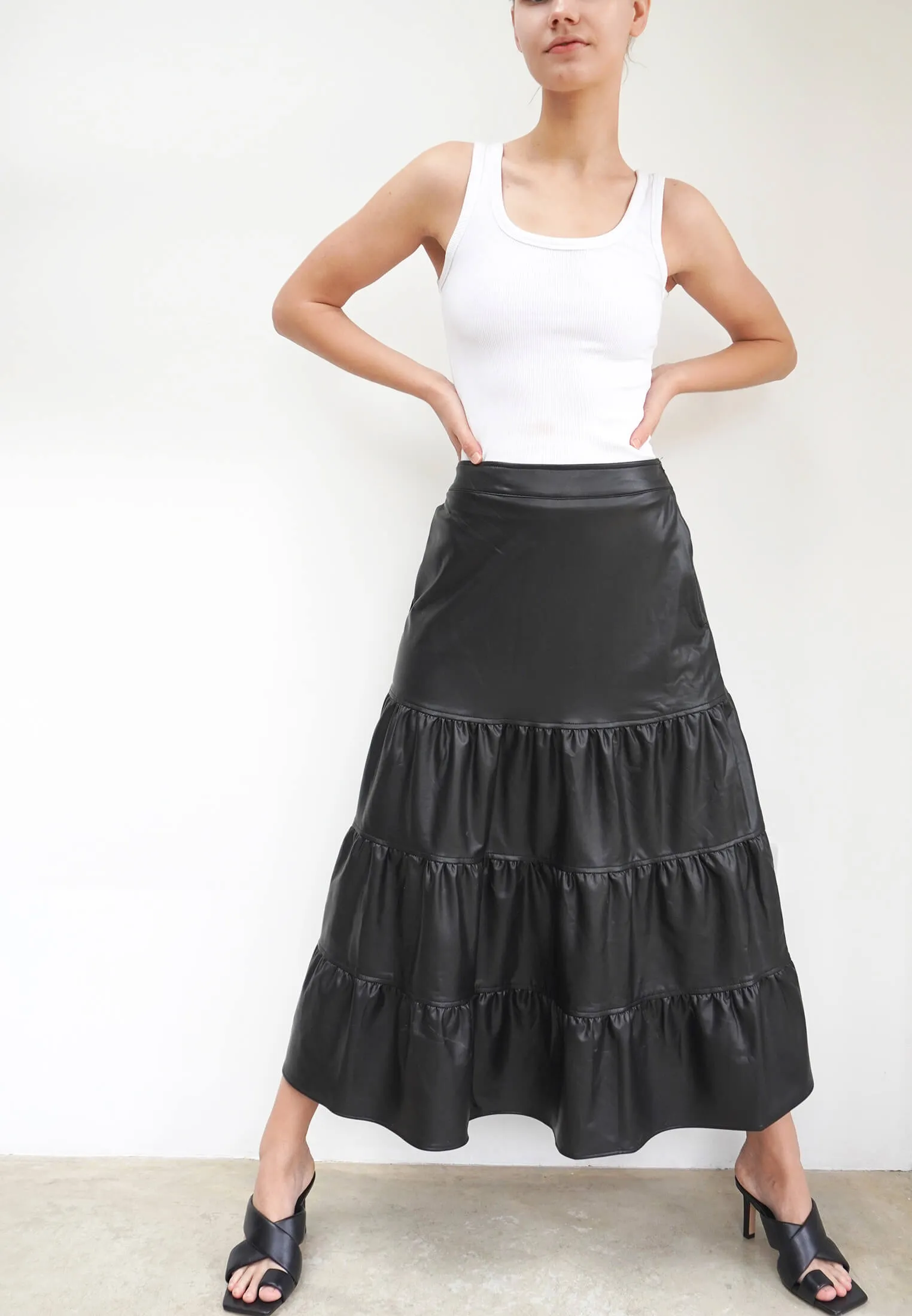 INFINITY SKIRT BLACK