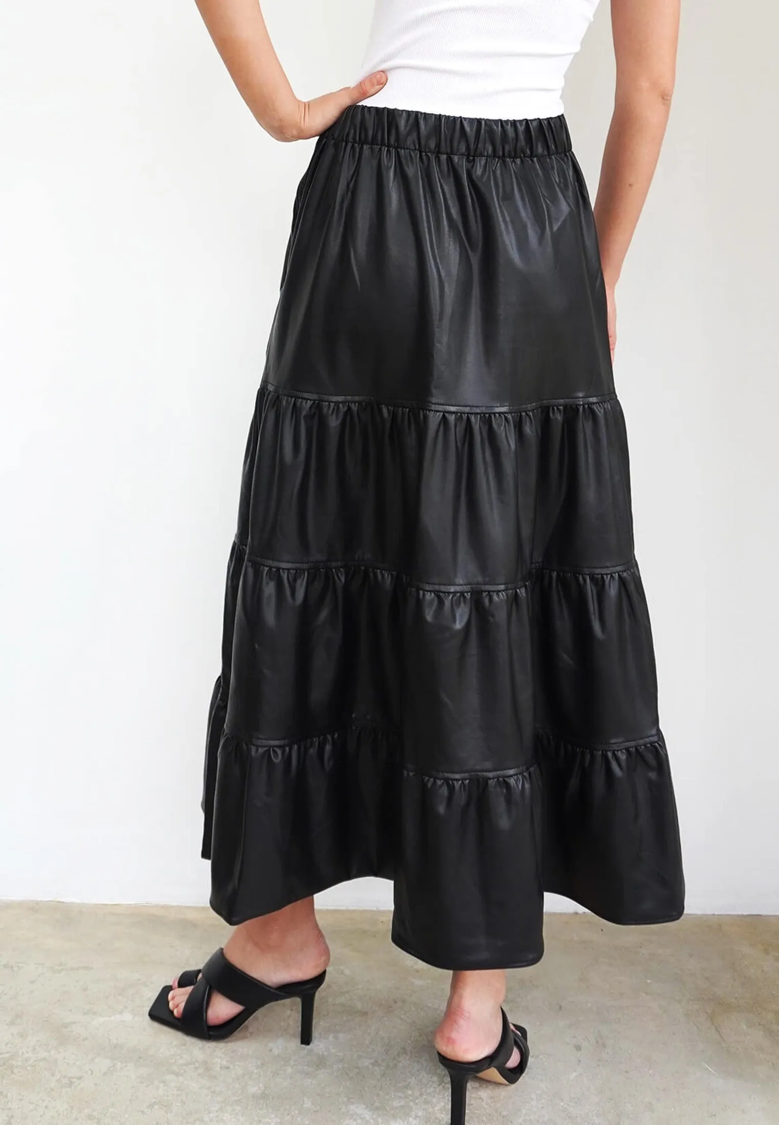 INFINITY SKIRT BLACK