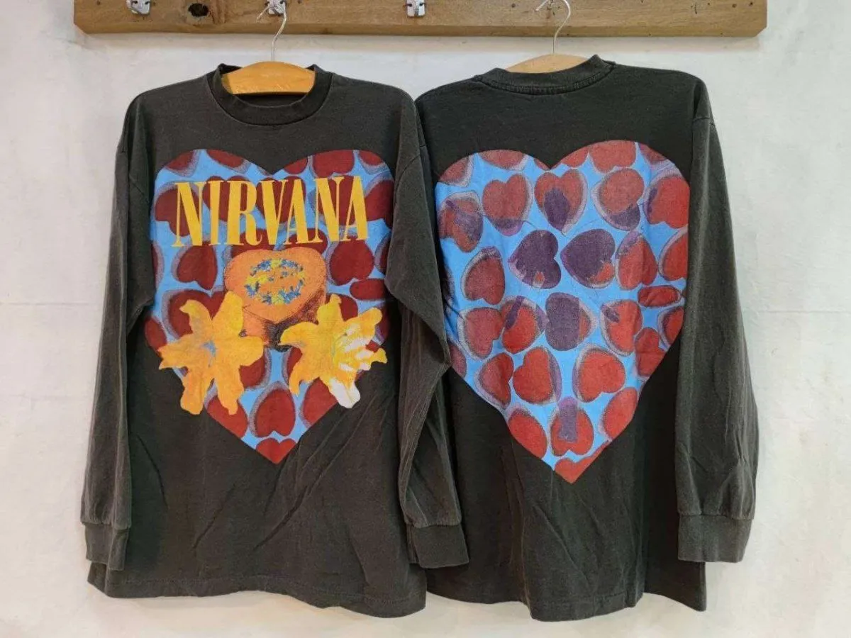 Nirvana Heart-Shaped Box Long Sleeve T-Shirt: Vintage Grunge Style with Iconic Graphic